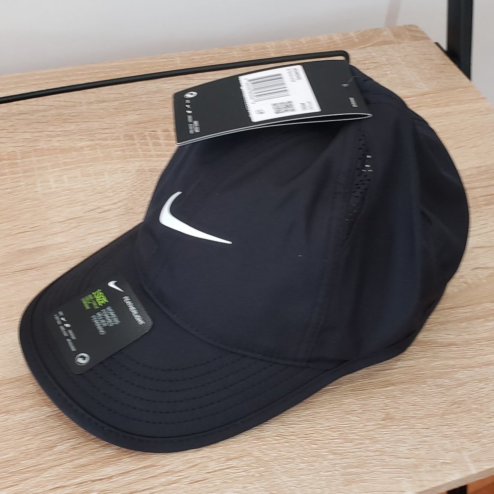 New NIKE Women AeroBill Featherlight Running Cap Black White Swoosh Logo